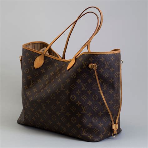 shoppers louis vuitton